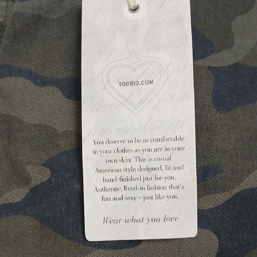 Torrid Camouflage Print Cropped Pants Size 12 Cotton/Spandex Blend - Picture 5 of 16